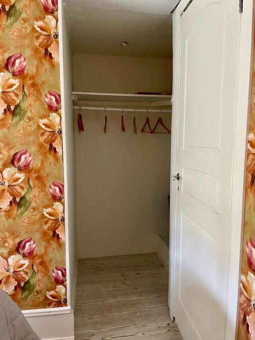 Charmigt Sekelskifteshus Med Naerhet Till Det Mesta Eskilstuna Exteriör bild