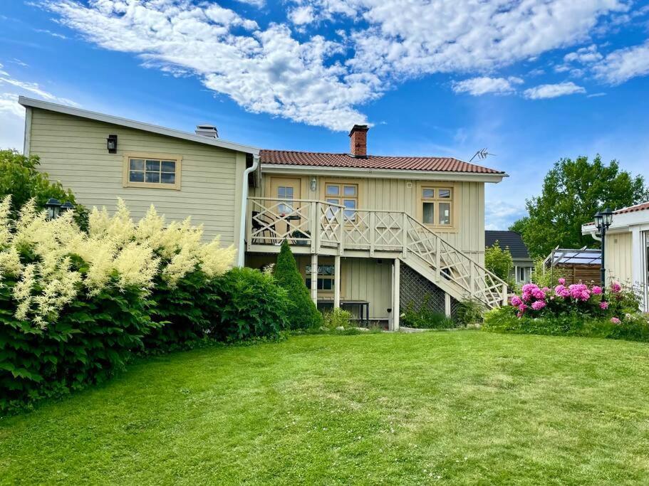 Charmigt Sekelskifteshus Med Naerhet Till Det Mesta Eskilstuna Exteriör bild