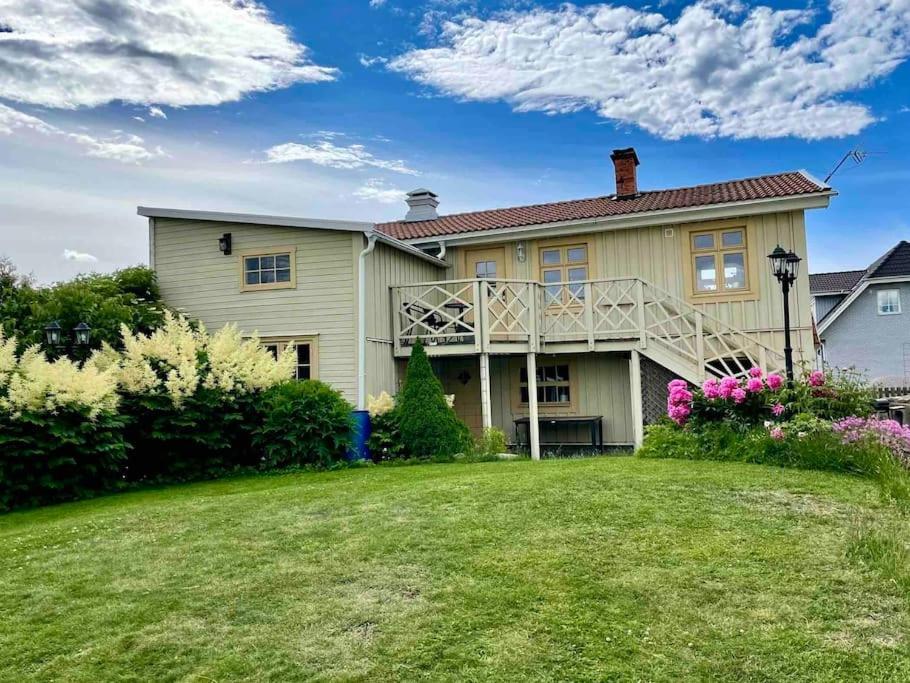 Charmigt Sekelskifteshus Med Naerhet Till Det Mesta Eskilstuna Exteriör bild